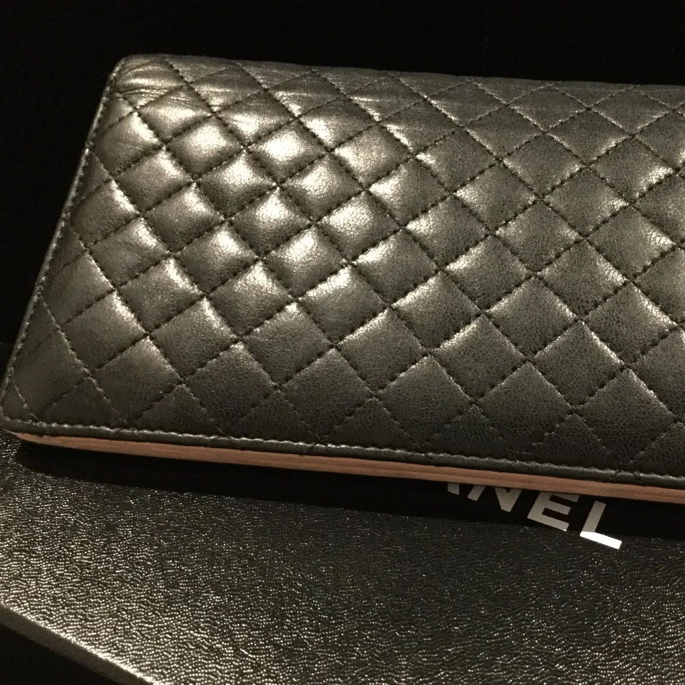Chanel Lambskin Classic Bifold Long Wallet with Seasonal CC Logo - Picture 4 of 8